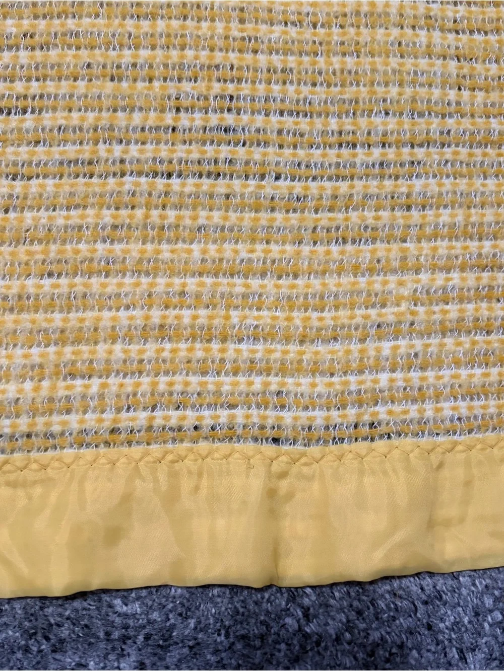 Vtg Twin Blanket Waffle Weave Satin/Nylon Trim 87x72 Yellow White Cottagecore